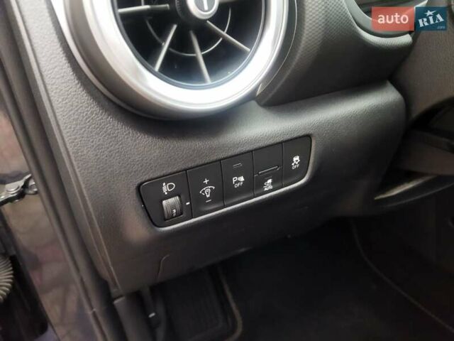 Серый Хендай Kona, объемом двигателя 0 л и пробегом 30 тыс. км за 15999 $, фото 18 на Automoto.ua