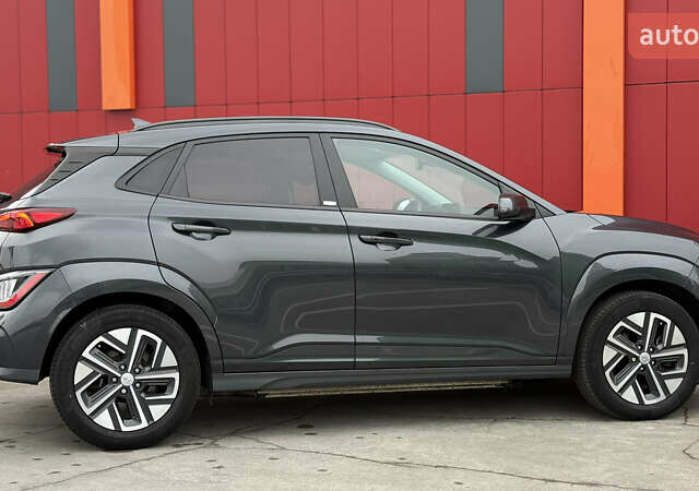 Серый Хендай Kona, объемом двигателя 0 л и пробегом 50 тыс. км за 18500 $, фото 13 на Automoto.ua
