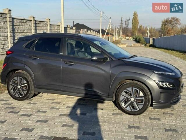 Серый Хендай Kona, объемом двигателя 0 л и пробегом 51 тыс. км за 16999 $, фото 4 на Automoto.ua