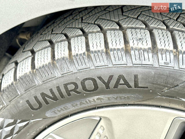 Серый Хендай Kona, объемом двигателя 0 л и пробегом 82 тыс. км за 17888 $, фото 107 на Automoto.ua