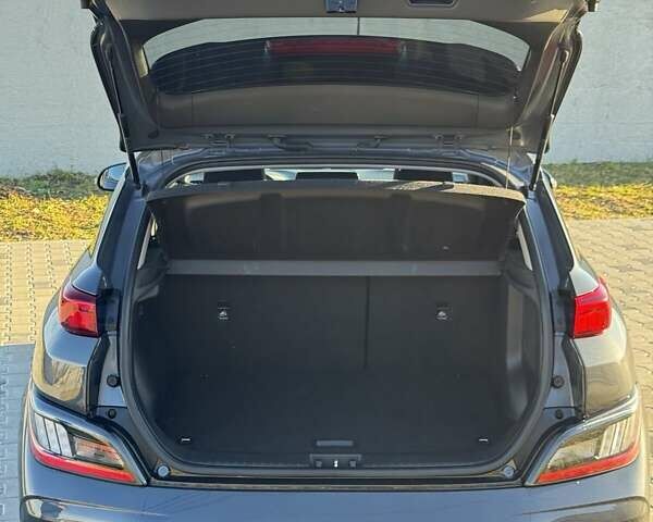 Серый Хендай Kona, объемом двигателя 0 л и пробегом 51 тыс. км за 16999 $, фото 24 на Automoto.ua