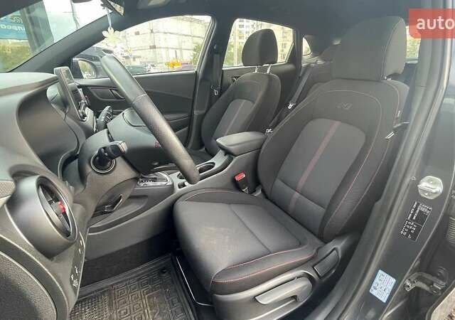 Сірий Хендай Kona, об'ємом двигуна 1.6 л та пробігом 16 тис. км за 22390 $, фото 6 на Automoto.ua