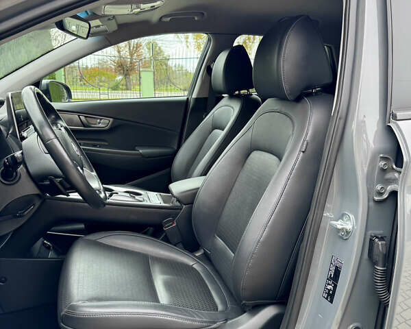 Серый Хендай Kona, объемом двигателя 0 л и пробегом 82 тыс. км за 17888 $, фото 32 на Automoto.ua