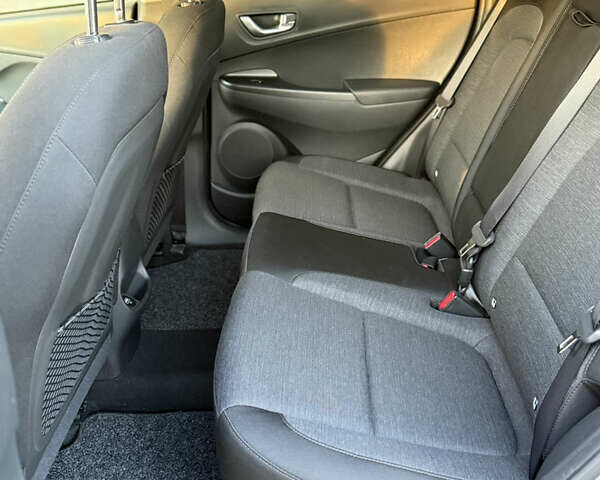 Серый Хендай Kona, объемом двигателя 0 л и пробегом 42 тыс. км за 17900 $, фото 23 на Automoto.ua