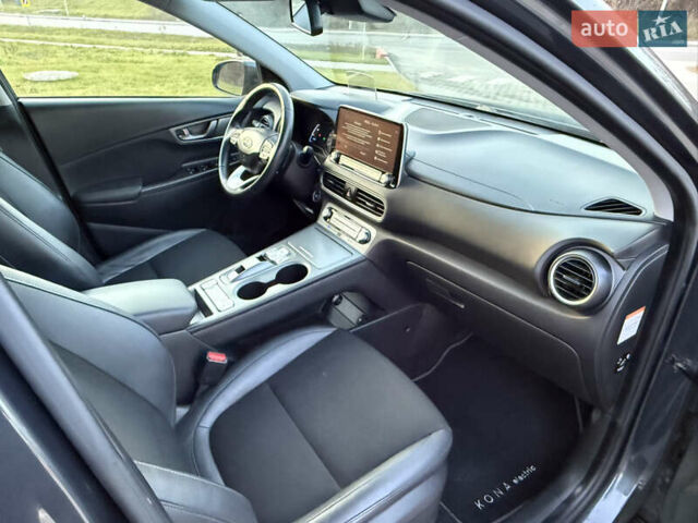 Серый Хендай Kona, объемом двигателя 0 л и пробегом 71 тыс. км за 17999 $, фото 30 на Automoto.ua