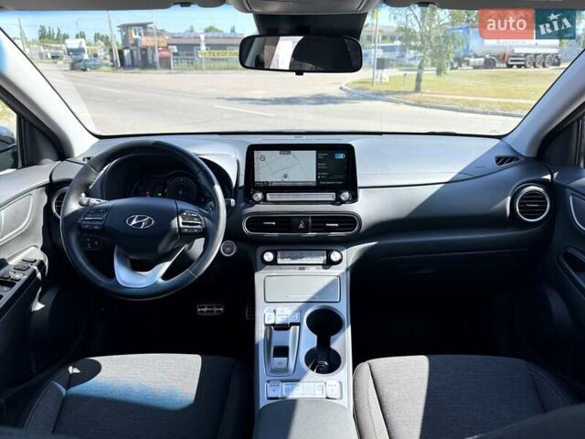Серый Хендай Kona, объемом двигателя 0 л и пробегом 113 тыс. км за 17200 $, фото 13 на Automoto.ua