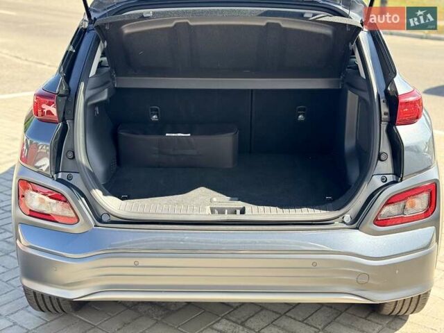 Серый Хендай Kona, объемом двигателя 0 л и пробегом 113 тыс. км за 17200 $, фото 29 на Automoto.ua