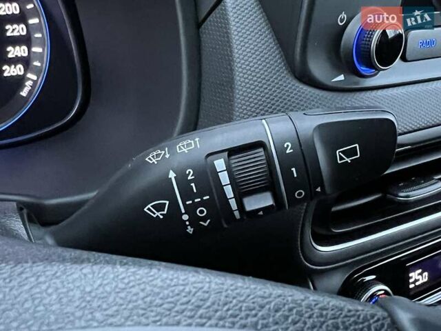 Сірий Хендай Kona, об'ємом двигуна 1.6 л та пробігом 53 тис. км за 18900 $, фото 44 на Automoto.ua