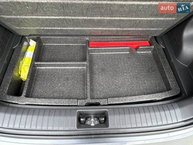 Серый Хендай Kona, объемом двигателя 0 л и пробегом 82 тыс. км за 17888 $, фото 83 на Automoto.ua