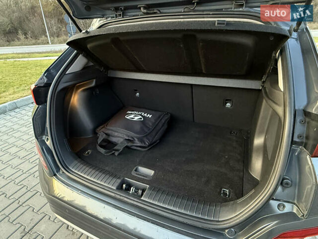 Серый Хендай Kona, объемом двигателя 0 л и пробегом 71 тыс. км за 17999 $, фото 24 на Automoto.ua