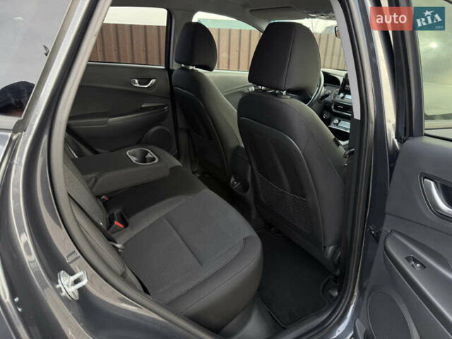 Серый Хендай Kona, объемом двигателя 0 л и пробегом 41 тыс. км за 18000 $, фото 20 на Automoto.ua