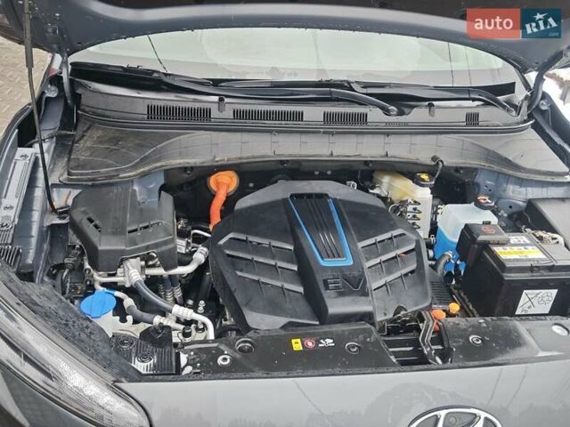 Серый Хендай Kona, объемом двигателя 0 л и пробегом 50 тыс. км за 17650 $, фото 70 на Automoto.ua