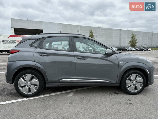 Серый Хендай Kona, объемом двигателя 0 л и пробегом 37 тыс. км за 15500 $, фото 7 на Automoto.ua