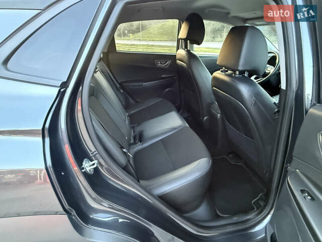 Серый Хендай Kona, объемом двигателя 0 л и пробегом 71 тыс. км за 17999 $, фото 27 на Automoto.ua