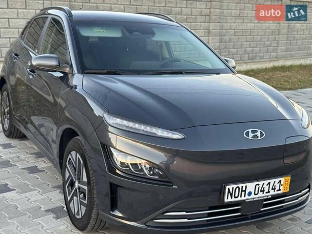 Серый Хендай Kona, объемом двигателя 0 л и пробегом 51 тыс. км за 16999 $, фото 2 на Automoto.ua