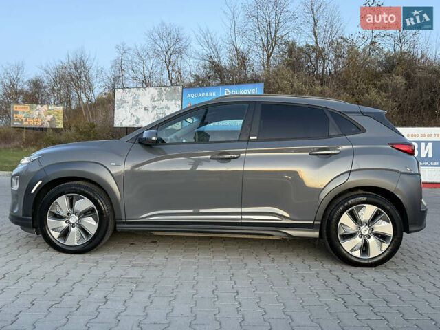Серый Хендай Kona, объемом двигателя 0 л и пробегом 63 тыс. км за 18900 $, фото 10 на Automoto.ua