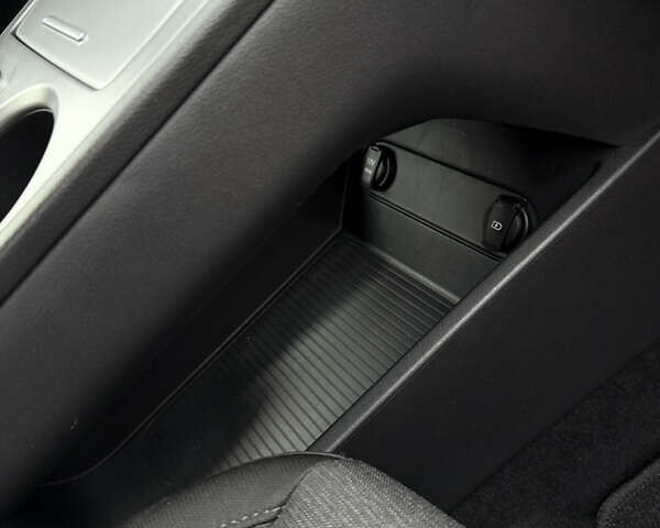 Серый Хендай Kona, объемом двигателя 0 л и пробегом 39 тыс. км за 16999 $, фото 35 на Automoto.ua