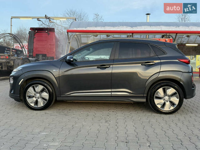 Серый Хендай Kona, объемом двигателя 0 л и пробегом 71 тыс. км за 17999 $, фото 11 на Automoto.ua