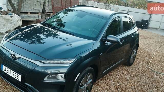 Серый Хендай Kona, объемом двигателя 0 л и пробегом 7 тыс. км за 18600 $, фото 4 на Automoto.ua