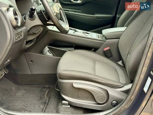 Сірий Хендай Kona, об'ємом двигуна 0 л та пробігом 44 тис. км за 16999 $, фото 18 на Automoto.ua