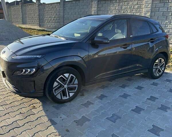 Серый Хендай Kona, объемом двигателя 0 л и пробегом 51 тыс. км за 16999 $, фото 9 на Automoto.ua