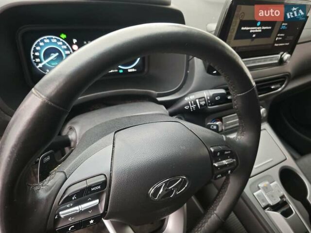 Серый Хендай Kona, объемом двигателя 0 л и пробегом 50 тыс. км за 17650 $, фото 43 на Automoto.ua