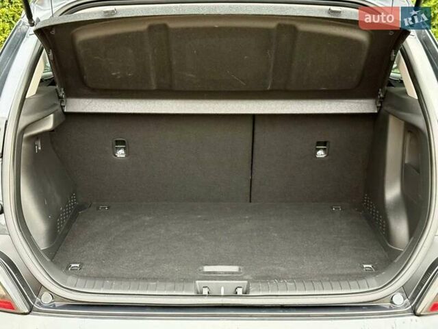Сірий Хендай Kona, об'ємом двигуна 0 л та пробігом 44 тис. км за 16999 $, фото 11 на Automoto.ua