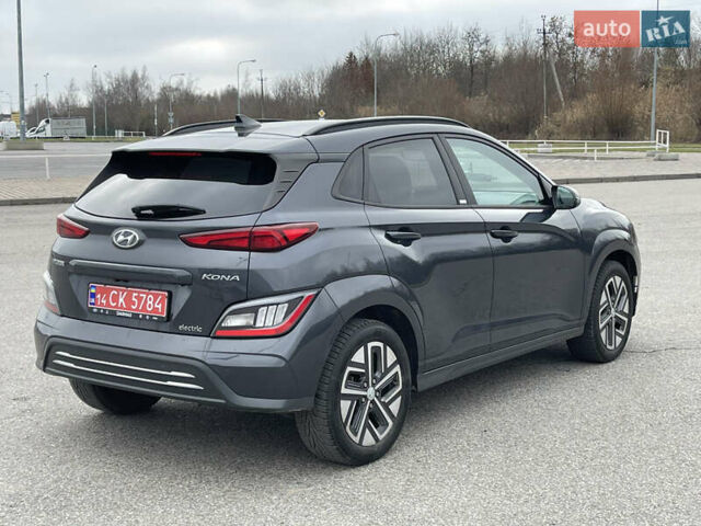 Серый Хендай Kona, объемом двигателя 0 л и пробегом 39 тыс. км за 16999 $, фото 6 на Automoto.ua