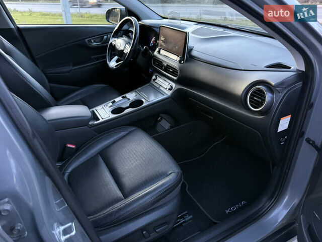 Сірий Хендай Kona, об'ємом двигуна 0 л та пробігом 63 тис. км за 18900 $, фото 27 на Automoto.ua