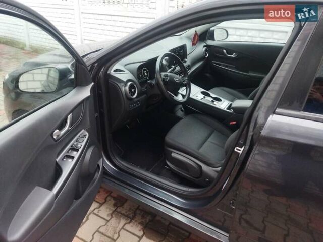 Серый Хендай Kona, объемом двигателя 0 л и пробегом 30 тыс. км за 15999 $, фото 15 на Automoto.ua