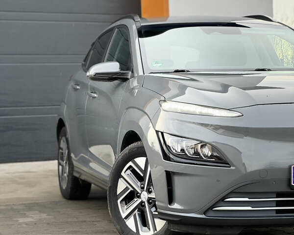 Серый Хендай Kona, объемом двигателя 0 л и пробегом 40 тыс. км за 15999 $, фото 4 на Automoto.ua