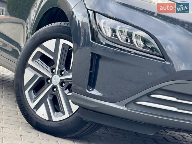 Серый Хендай Kona, объемом двигателя 0 л и пробегом 56 тыс. км за 17299 $, фото 6 на Automoto.ua
