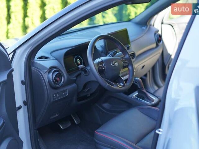 Сірий Хендай Kona, об'ємом двигуна 1.6 л та пробігом 17 тис. км за 25500 $, фото 17 на Automoto.ua