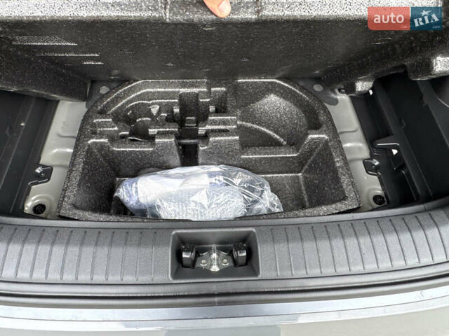 Серый Хендай Kona, объемом двигателя 0 л и пробегом 82 тыс. км за 17888 $, фото 84 на Automoto.ua