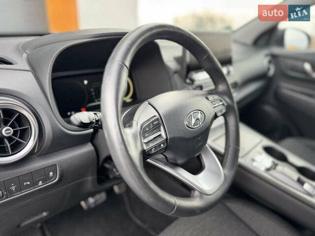 Серый Хендай Kona, объемом двигателя 0 л и пробегом 40 тыс. км за 15999 $, фото 25 на Automoto.ua