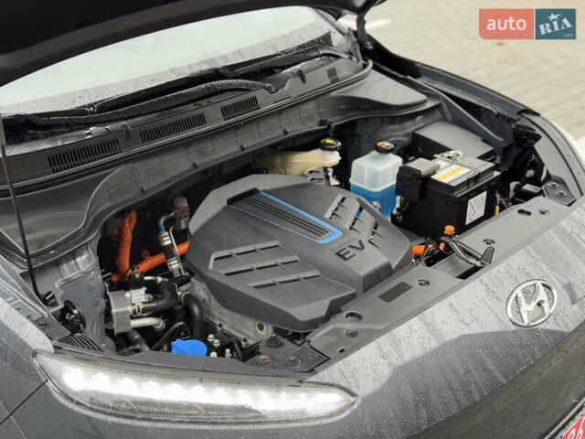 Серый Хендай Kona, объемом двигателя 0 л и пробегом 52 тыс. км за 17299 $, фото 66 на Automoto.ua