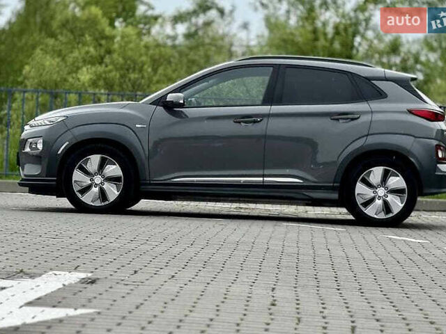 Серый Хендай Kona, объемом двигателя 0 л и пробегом 128 тыс. км за 16000 $, фото 6 на Automoto.ua