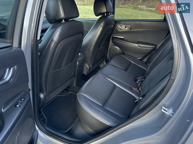 Сірий Хендай Kona, об'ємом двигуна 0 л та пробігом 63 тис. км за 18900 $, фото 18 на Automoto.ua