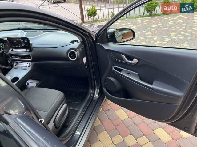 Серый Хендай Kona, объемом двигателя 0 л и пробегом 114 тыс. км за 19950 $, фото 38 на Automoto.ua