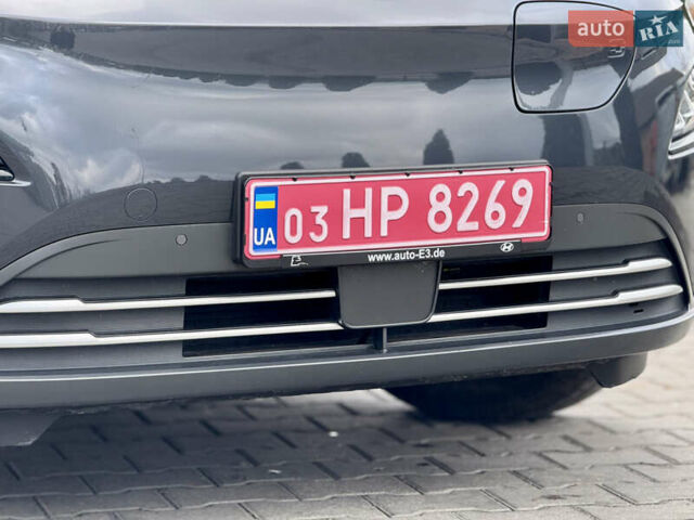 Серый Хендай Kona, объемом двигателя 0 л и пробегом 56 тыс. км за 17299 $, фото 5 на Automoto.ua