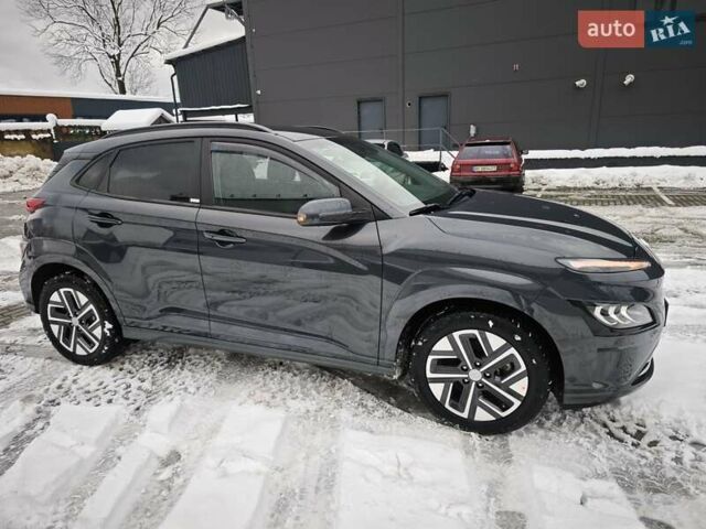 Серый Хендай Kona, объемом двигателя 0 л и пробегом 50 тыс. км за 17650 $, фото 16 на Automoto.ua
