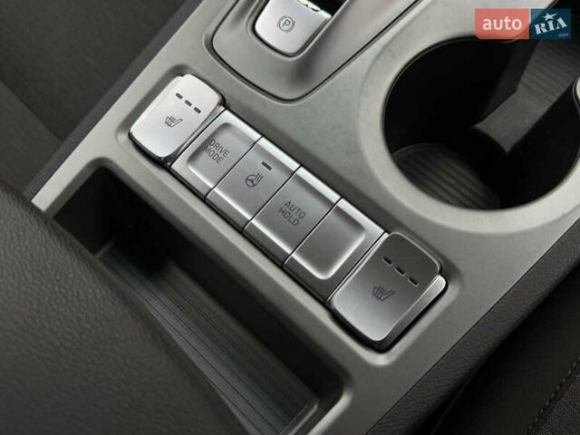 Серый Хендай Kona, объемом двигателя 0 л и пробегом 52 тыс. км за 17299 $, фото 50 на Automoto.ua