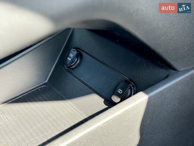 Серый Хендай Kona, объемом двигателя 0 л и пробегом 113 тыс. км за 17200 $, фото 26 на Automoto.ua