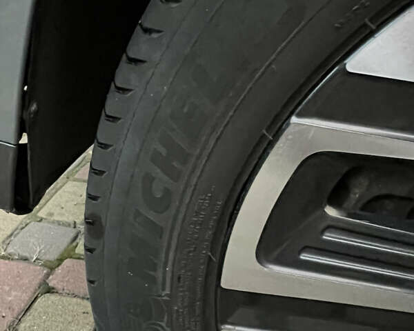 Серый Хендай Kona, объемом двигателя 0 л и пробегом 74 тыс. км за 18100 $, фото 19 на Automoto.ua