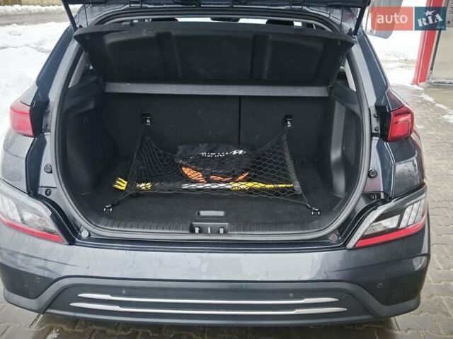 Серый Хендай Kona, объемом двигателя 0 л и пробегом 50 тыс. км за 17650 $, фото 71 на Automoto.ua