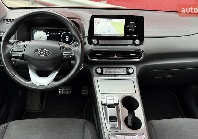 Серый Хендай Kona, объемом двигателя 0 л и пробегом 50 тыс. км за 18500 $, фото 63 на Automoto.ua