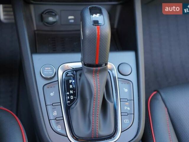 Сірий Хендай Kona, об'ємом двигуна 1.6 л та пробігом 17 тис. км за 25500 $, фото 10 на Automoto.ua