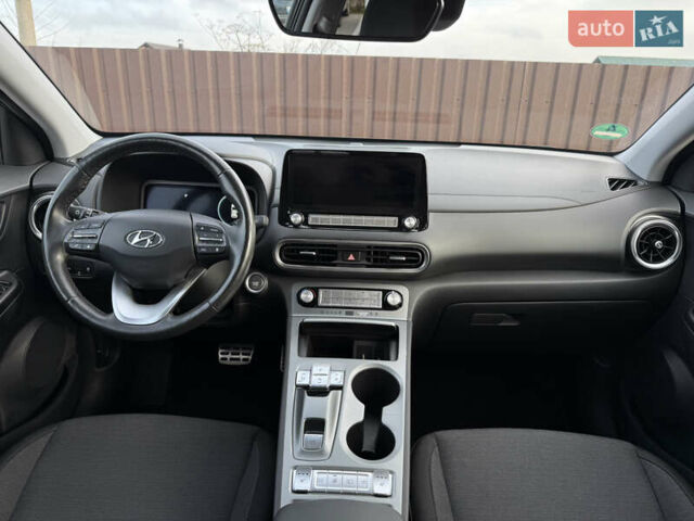 Серый Хендай Kona, объемом двигателя 0 л и пробегом 41 тыс. км за 18000 $, фото 37 на Automoto.ua