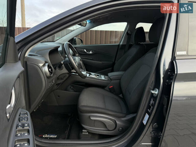 Серый Хендай Kona, объемом двигателя 0 л и пробегом 41 тыс. км за 18000 $, фото 14 на Automoto.ua