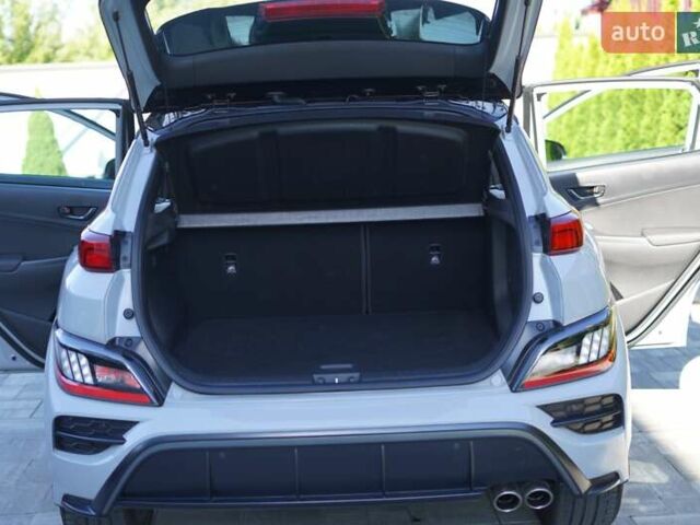 Сірий Хендай Kona, об'ємом двигуна 1.6 л та пробігом 17 тис. км за 25500 $, фото 5 на Automoto.ua